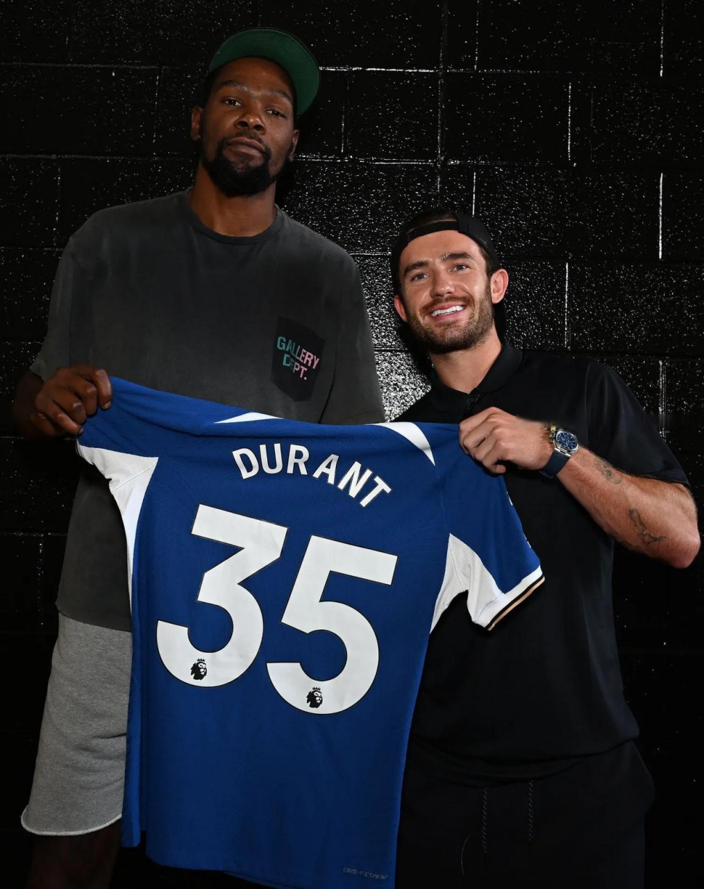 杜兰特连续五场比赛得分超过惊险取胜，切尔西挑战极限！的简单介绍