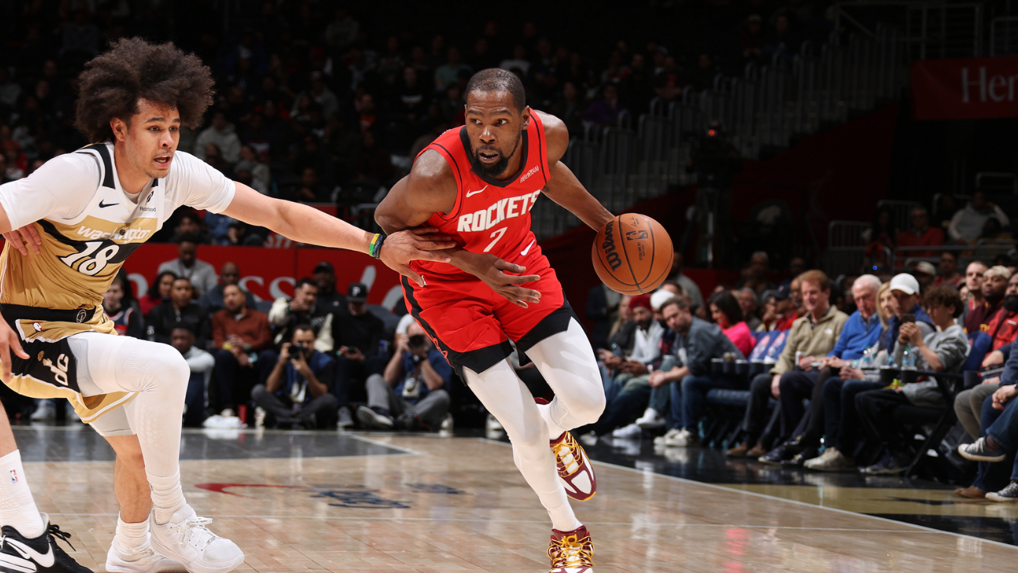 包含杜兰特爆冷击败中国队，赛况扑朔迷离引爆全场！的词条